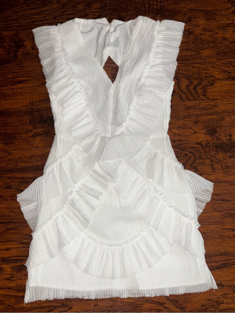 Lena NWT White Ruffle V-Neck Dress Sleeveless Pleated Tiered Keyhole Back Mini